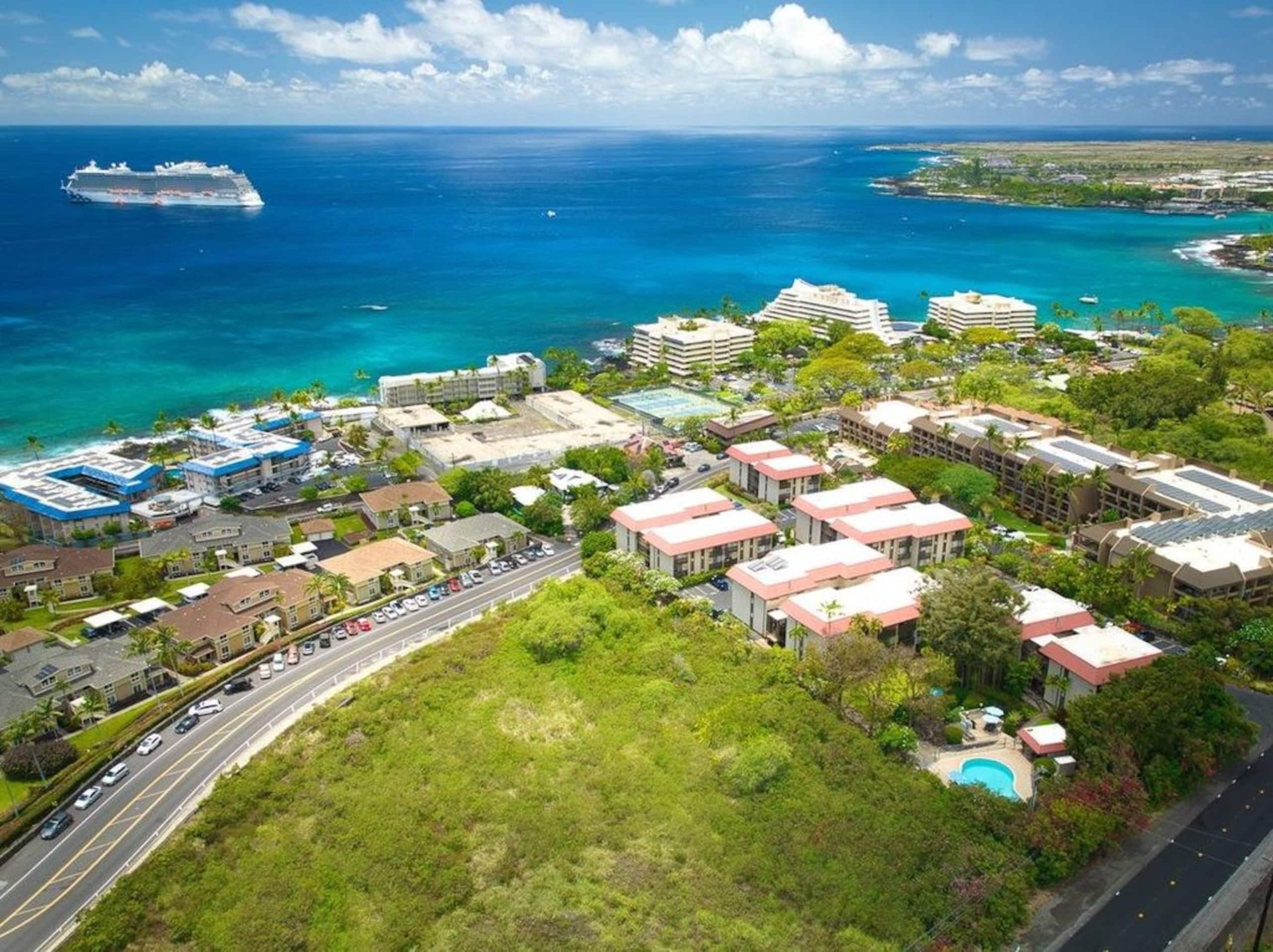 Condo in Kailua-Kona · ★4.65 · 2 bedrooms · 3 beds · 1.5 baths - Image 25