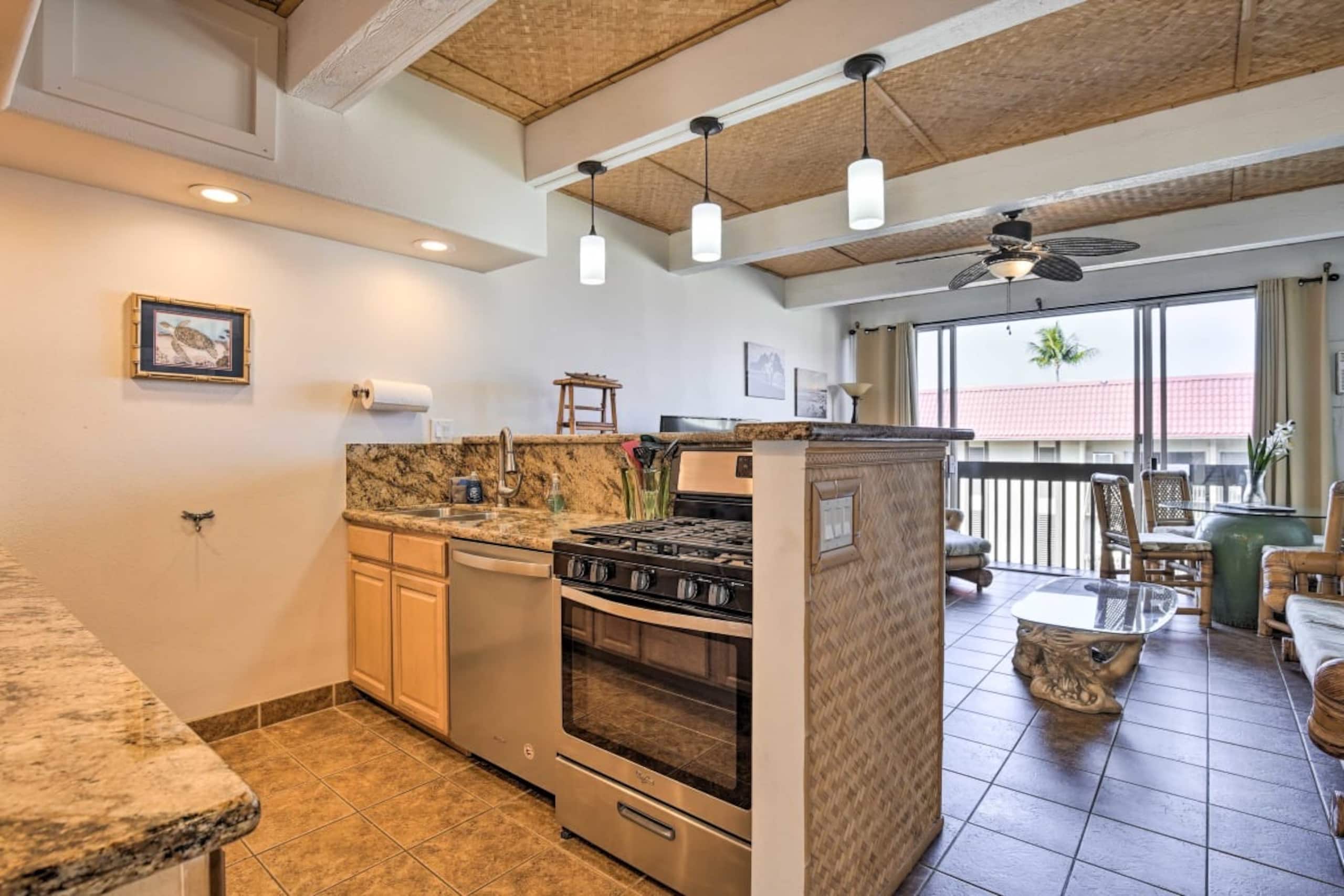 Condo in Kailua-Kona · ★4.65 · 2 bedrooms · 3 beds · 1.5 baths - Image 4