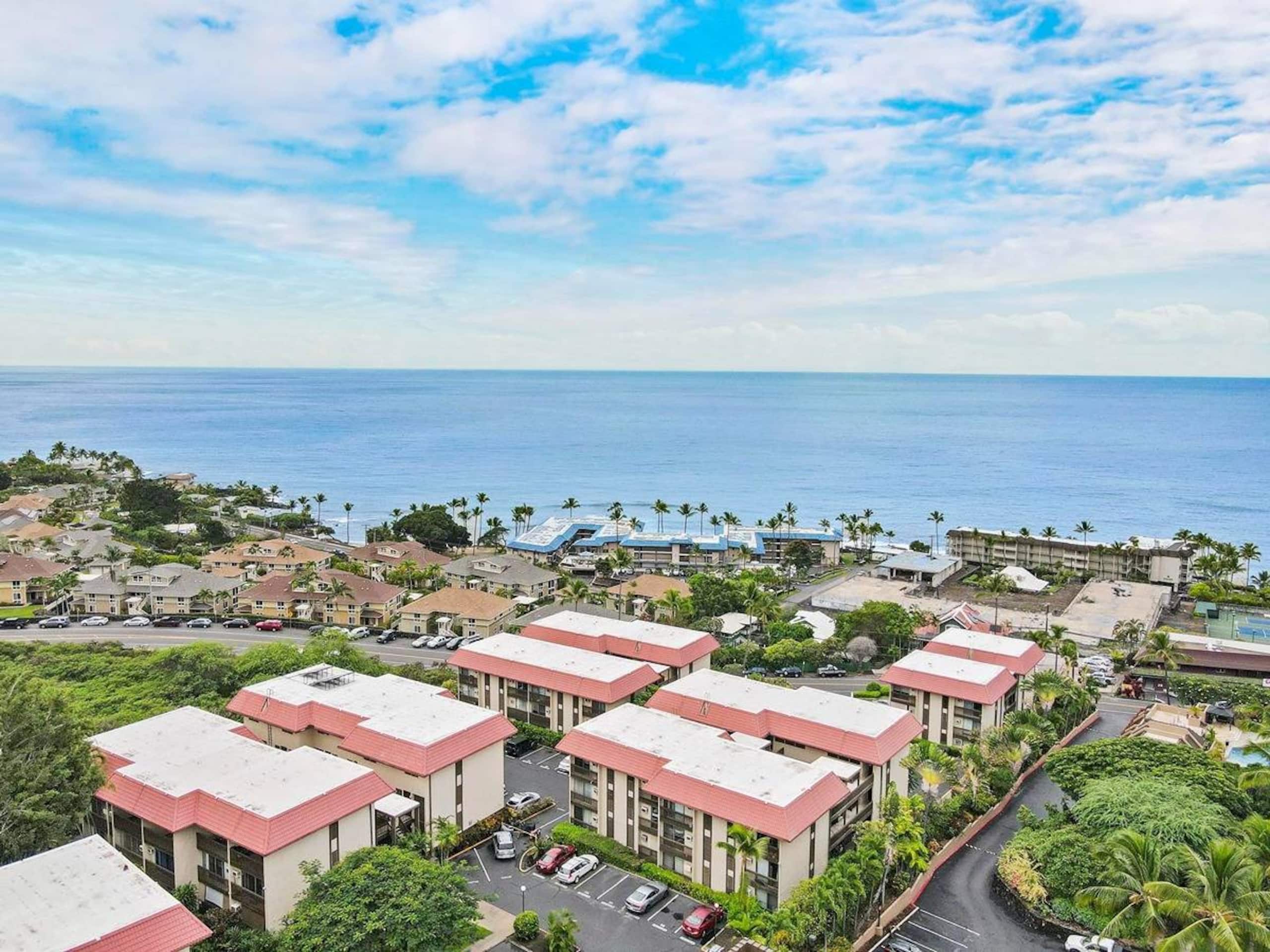 Condo in Kailua-Kona · ★4.65 · 2 bedrooms · 3 beds · 1.5 baths - Image 21
