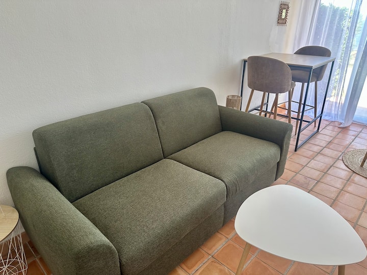 Studio Vue Mer Avec Piscine Et Accès Mer - Parking - Calvi