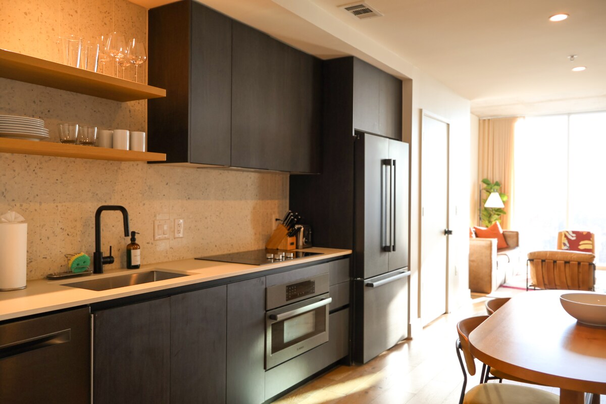 Upgraded Luxury Rainey Street Condo