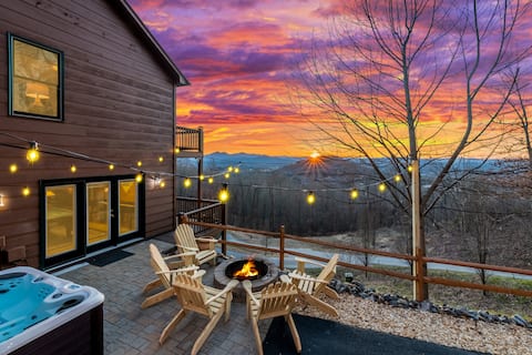 Modern cabin w/ game room, hot tub, stunning views