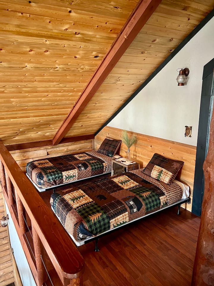 2- 开放式阁楼区域的双床房 