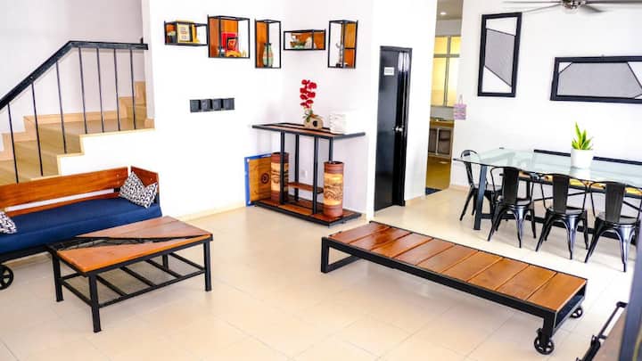 Corner Lot 4-bedroom With Pool At Port Dickson - Port Dickson
