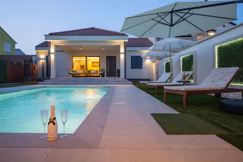 The Bella Vita Vintage House