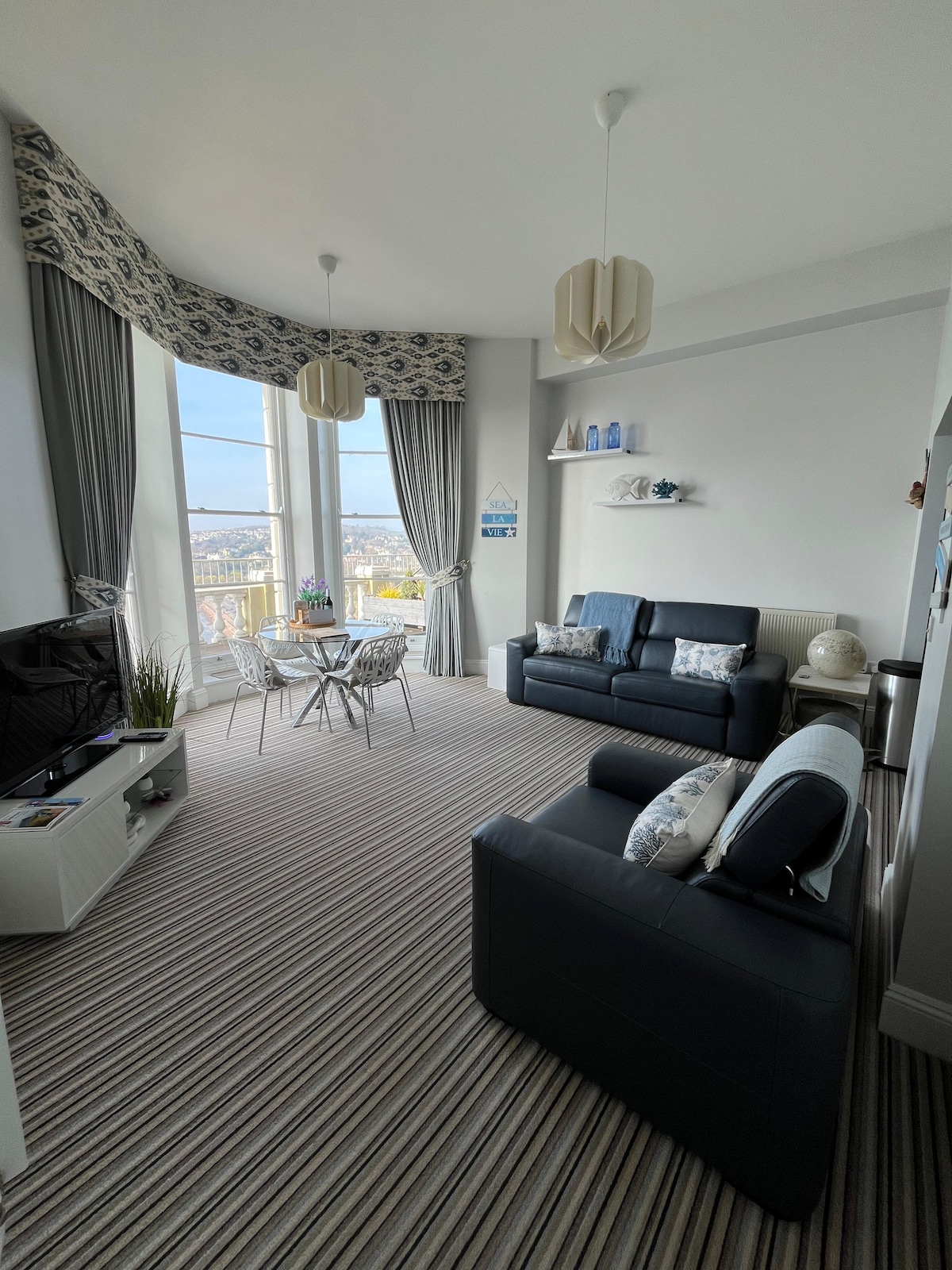 Popular Airbnb listing: Lovely coastal apartment w/balcony & amazing views in Torbay