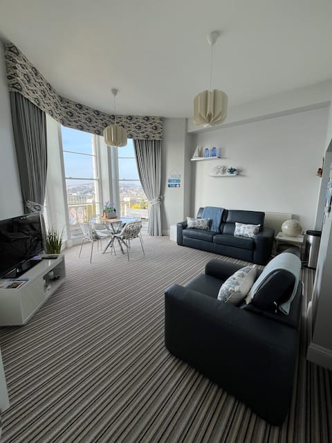 Popular Airbnb listing: Lovely coastal apartment w/balcony & amazing views in Coffinswell