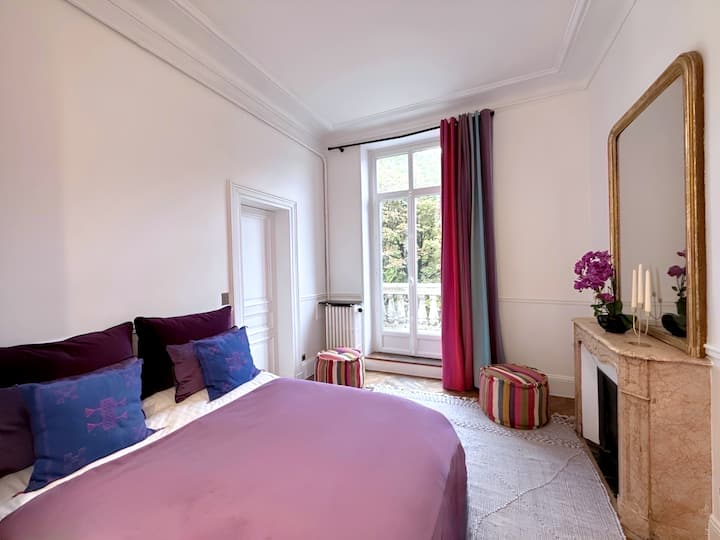 باريس ليريك – غرفة نوم مشرقة 3 بسريرها المزدوج 140 × 200.