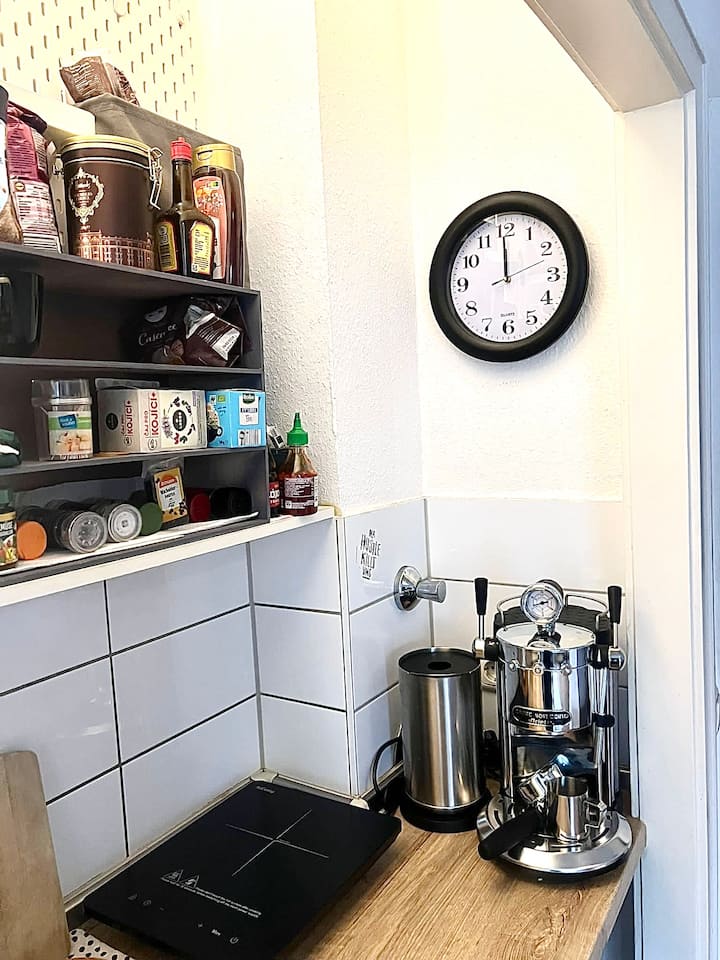 Cozy Spacious Studio Apart In Köln Sülz - ケルン
