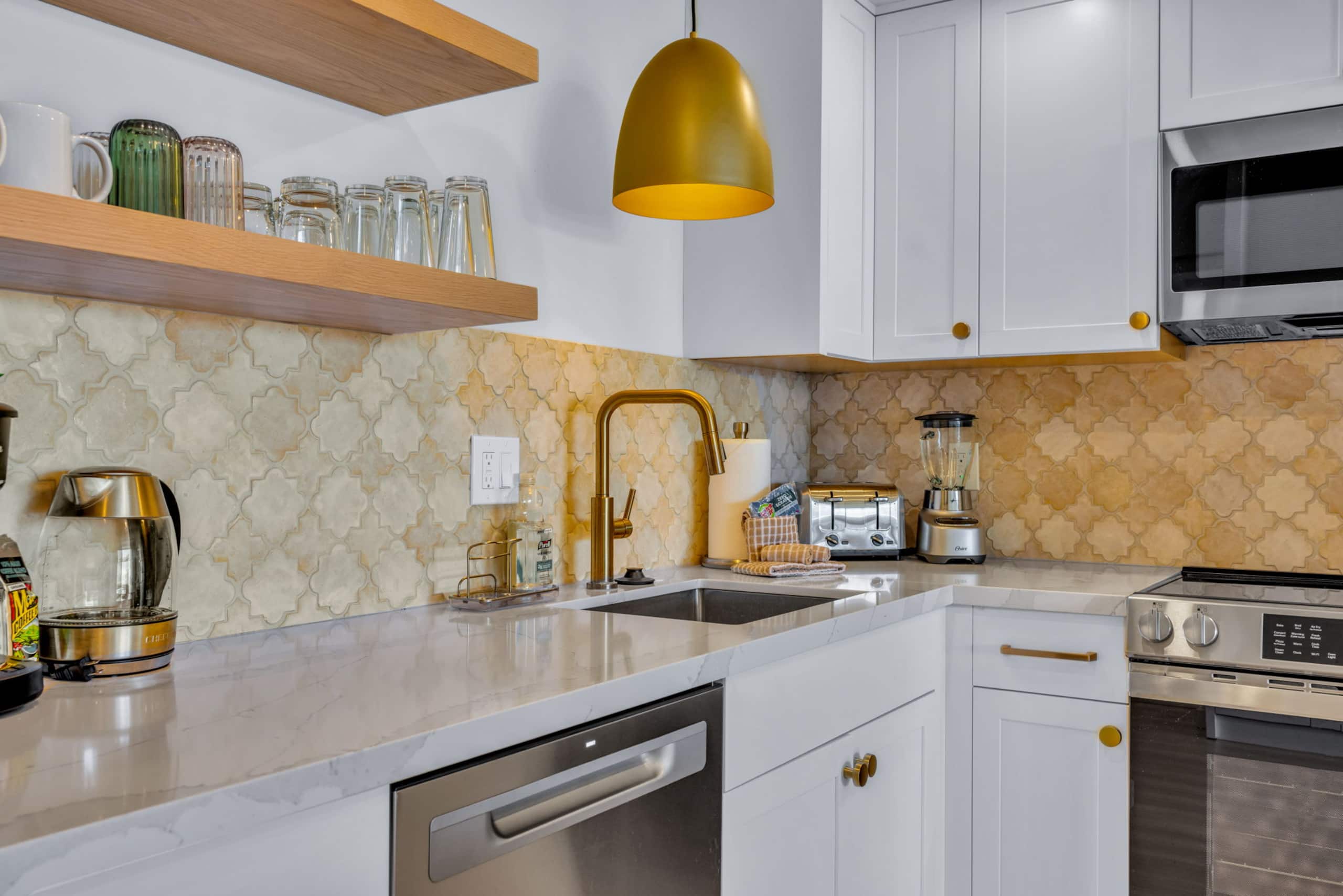 Condo in Lahaina · ★4.89 · 1 bedroom · 2 beds · 2 baths - Image 36