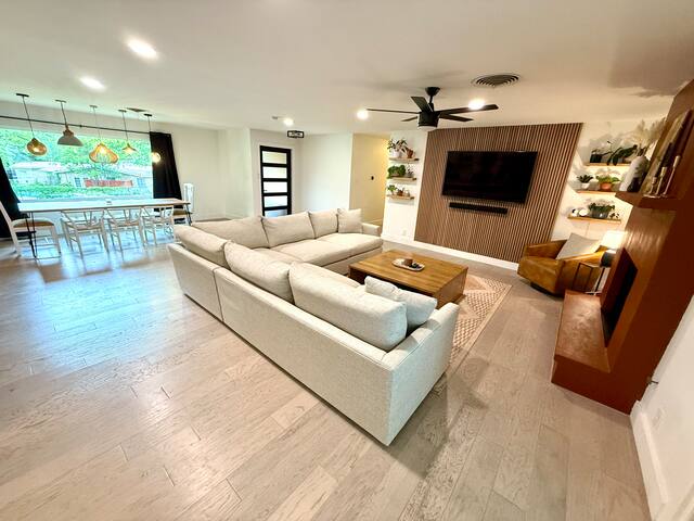 Mid century modern Pool/spa house gallery image 2