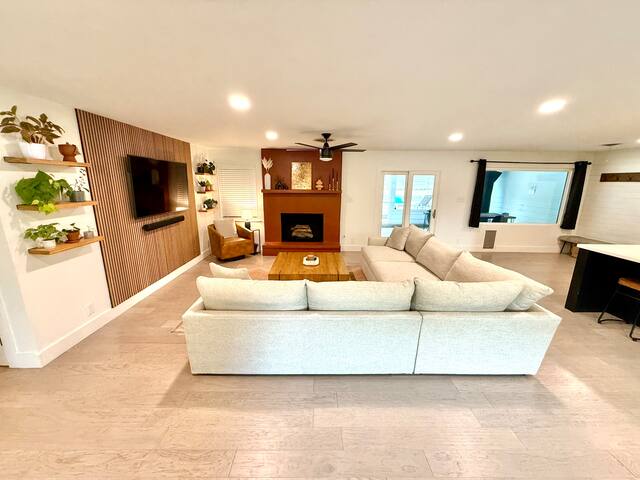 Mid century modern Pool/spa house gallery image 5