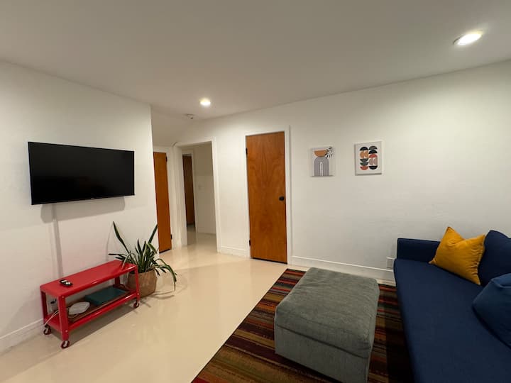 Bright & Spacious 1bd Berkeley Apartment - Berkeley, CA