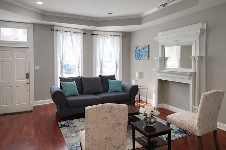 Modern Loft W/ Balcony • Near Downtown - Baltimore, MD