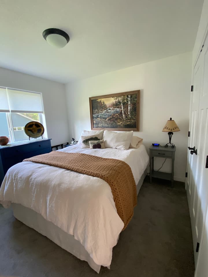 Nuevo colchón tamaño queen y somier.