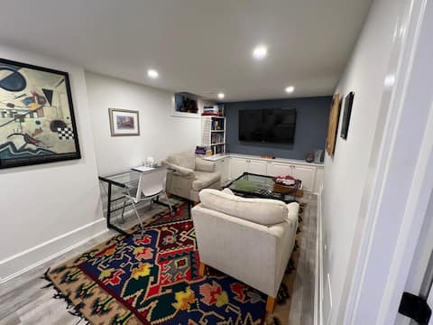 Popular Airbnb listing: Dow's Lake Retreat Studio in Capital