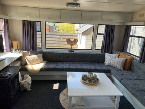Successful Airbnb property: Sunny caravan with air conditioning close to the beach! in Wijk 18 Weidestreek Zuidwest