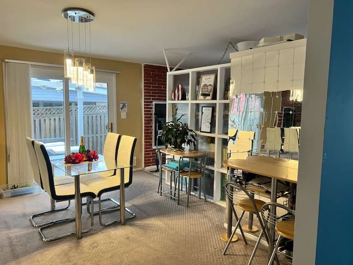 (R5) Great Room In Prime Location - Rockville, MD