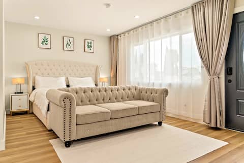 Top performing Airbnb: LYN STAY - Cozy Guest House in Downtown Socal. in Midway City