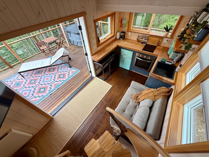 The Eagle's Nest W/ Hot Tub & Water Views - Anacortes, WA