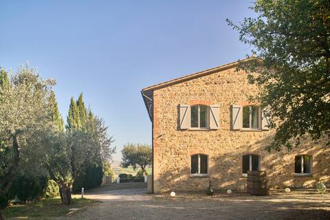 Podere Pereti Nuovi-modern Tuscan Villa