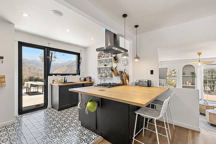 Canyon view villa / pool ! gallery image 2