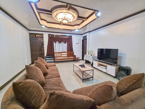 Spacious 4 BR Near Coastline - Aroha Transient