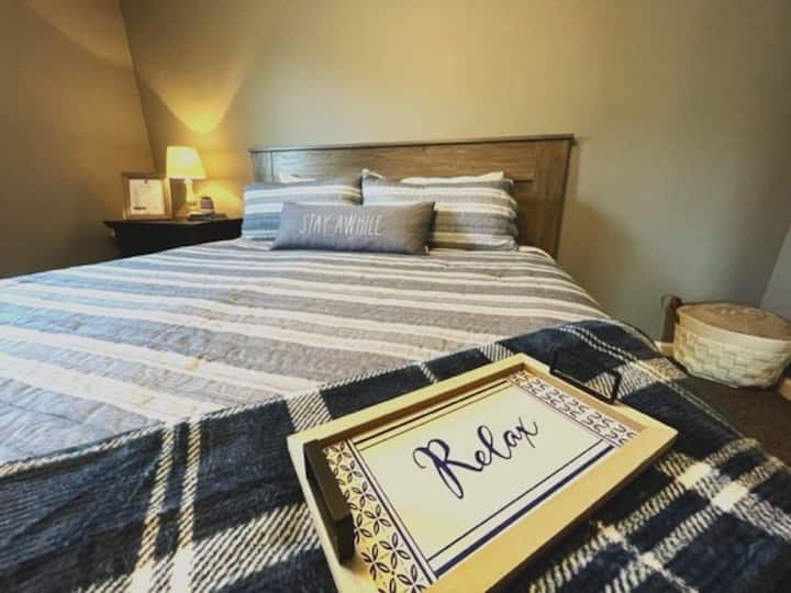 Master suite - NEW King size comfy mattress with new bedding, plush pillows and nightstand . Also featuring a new 5 drawer dresser, smart tv, and walk in closet. You will definitely stay relaxed at The Coffee Bean in Marion.
