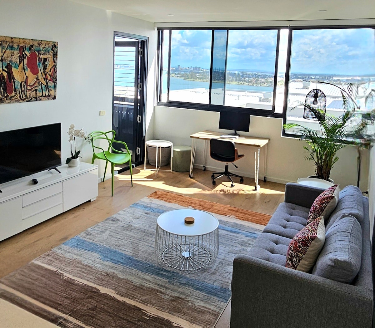 Top Airbnb: 'The Views' - Your next 5-star stay! in Newcastle