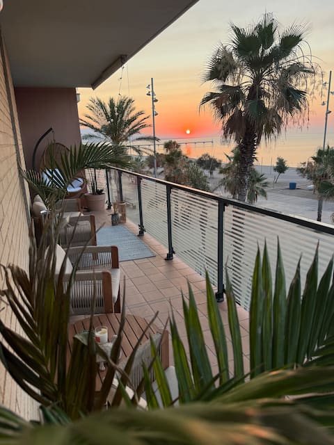 Large apartment on the Barcelona seafront
