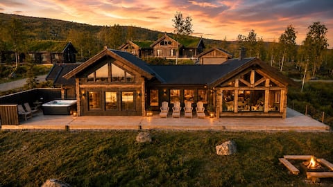 High end large mountain cabin with panoramic views