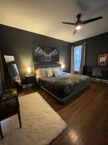 Loyola & Lake -3br/2bth close to the Lake & Loyola gallery image 2