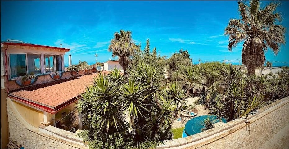 Charming villa by the sea