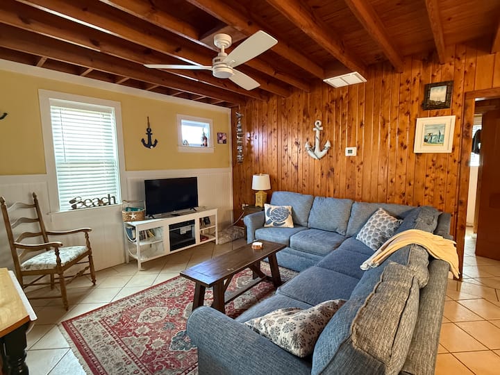 Dog Friendly - Between The Highways - Kitty Hawk, NC