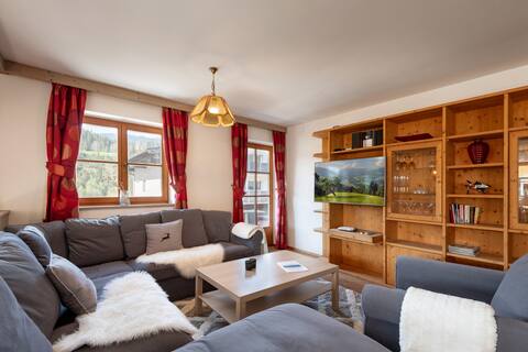 Top Airbnb: Central apartment with generous living spaces! in Hopfgarten Im Brixental