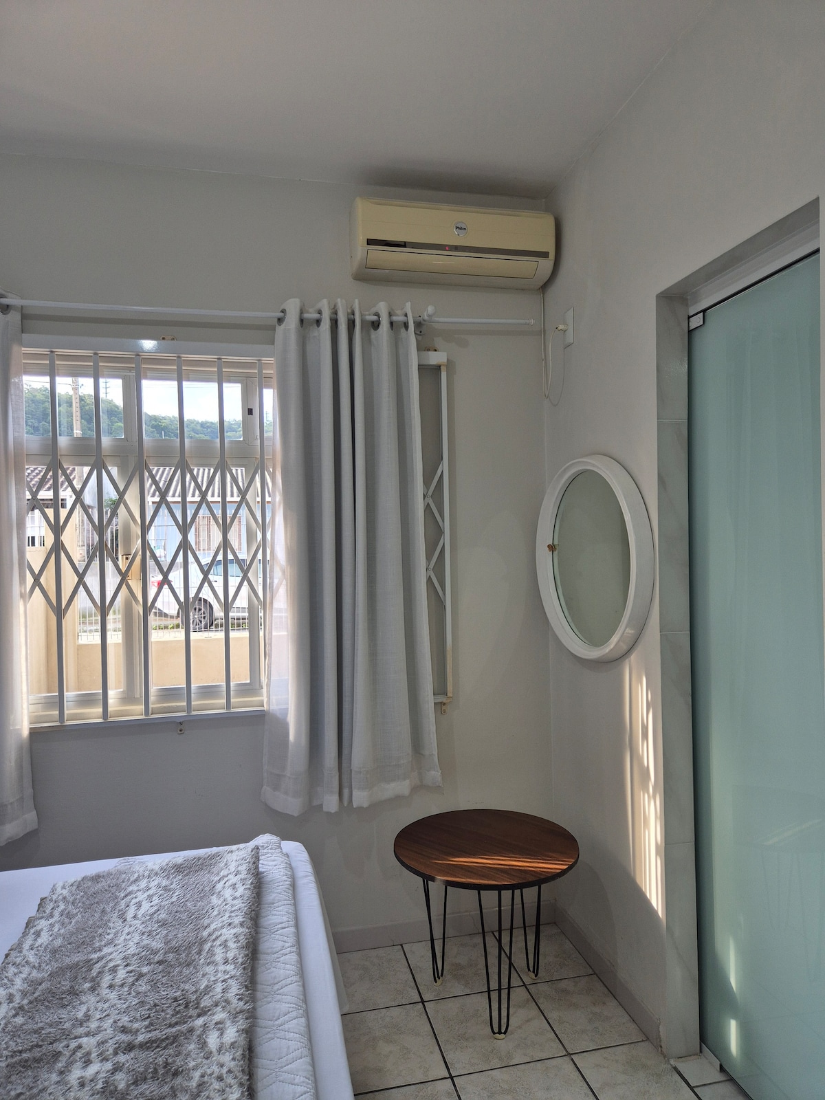 Klimatizácia (teplá/studená).