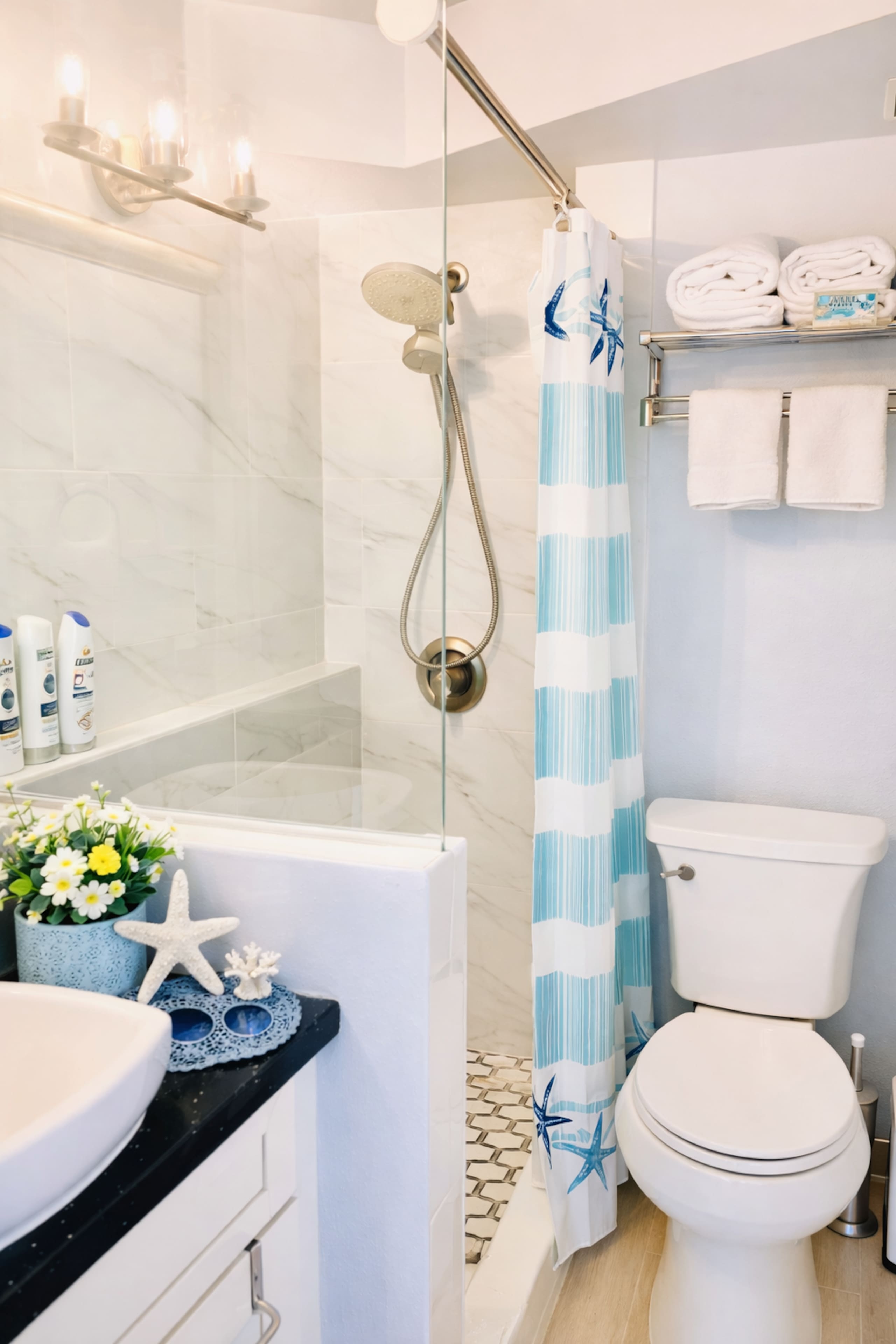 Condo in Honolulu · ★4.85 · Studio · 1 bed · 1 private bath - Image 10