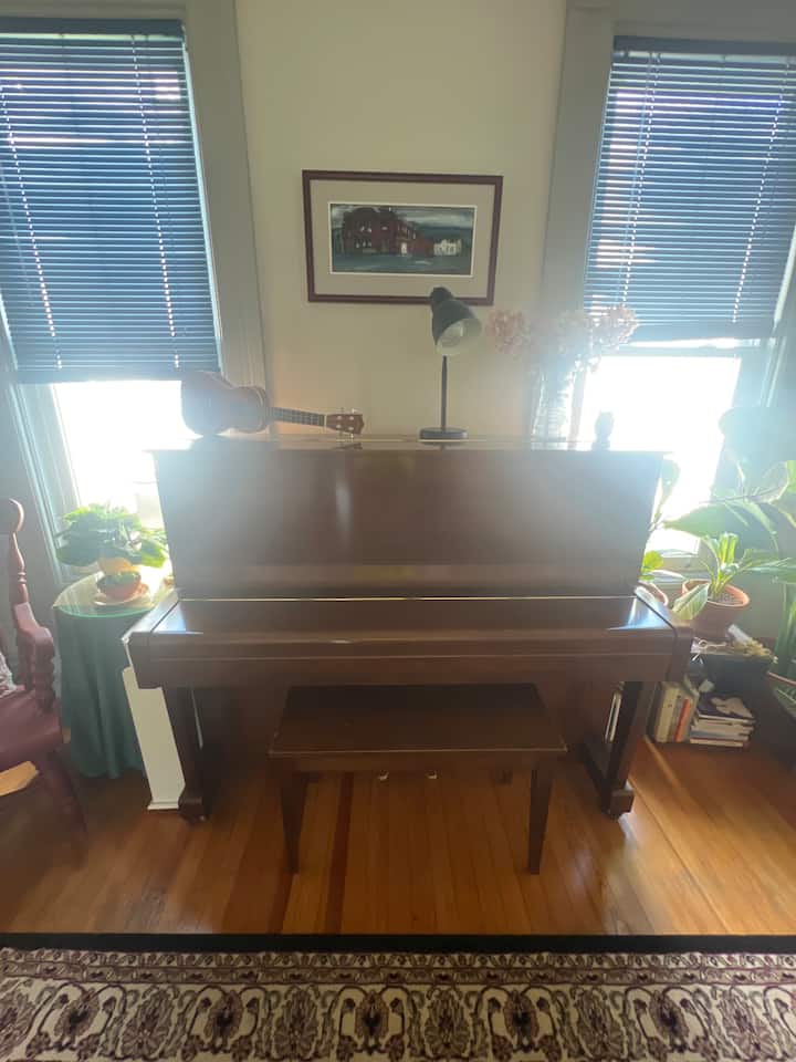 Single Room In Home With Free Parking On Site