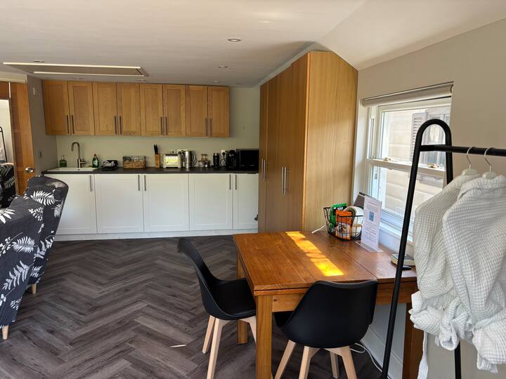 Tranquil One Bed Guest House With Free Parking - Watford