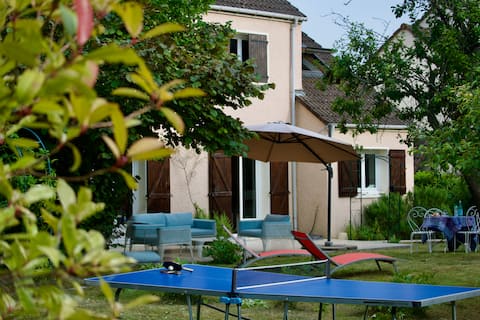 Family home with garden 30 minutes from Paris