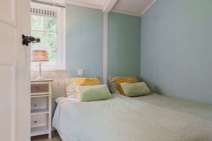 Schlafzimmer 1