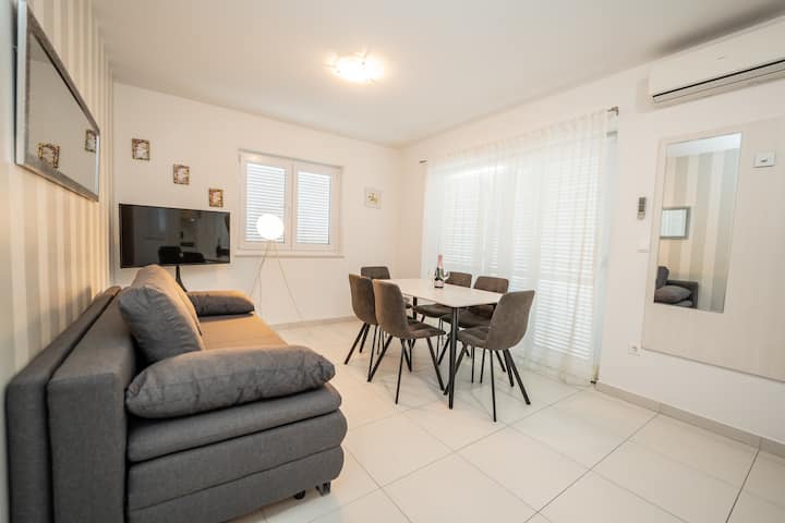 Pool Apartment Lucija - Stara Novalja