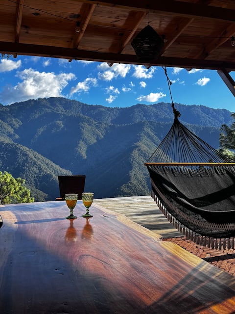 Laberinto del Pacifico: Cloud Cabin Mountain View