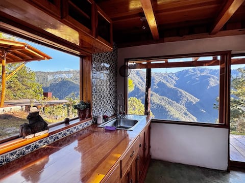 Laberinto del Pacifico: Cloud Cabin Mountain View