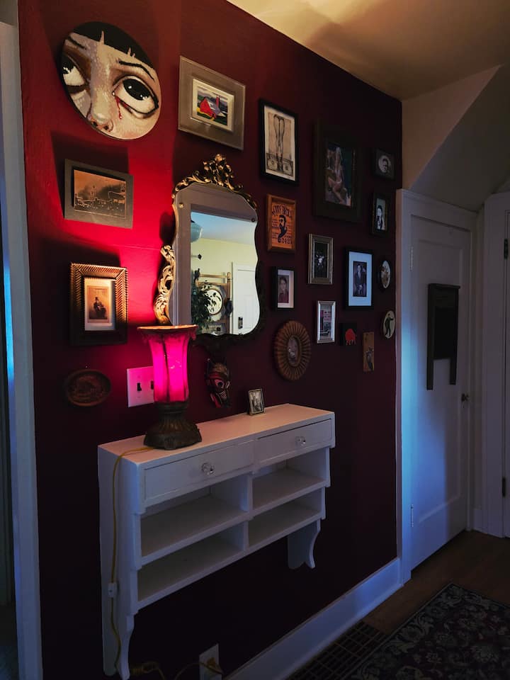 Gorgeous Bungalow In The Heart Of Restaurant Row - Portland, OR