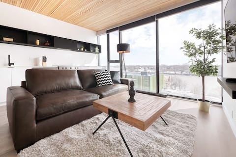 Successful Airbnb property: Riverfront Relaxing Retreat in Portage–Ellice