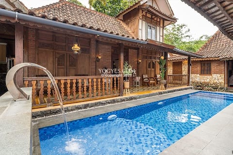 Villa Ndalem Joglo Hinggil