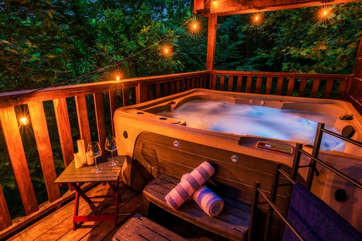 Summer Couples Getaway · Hot Tub · Pigeon Forge
