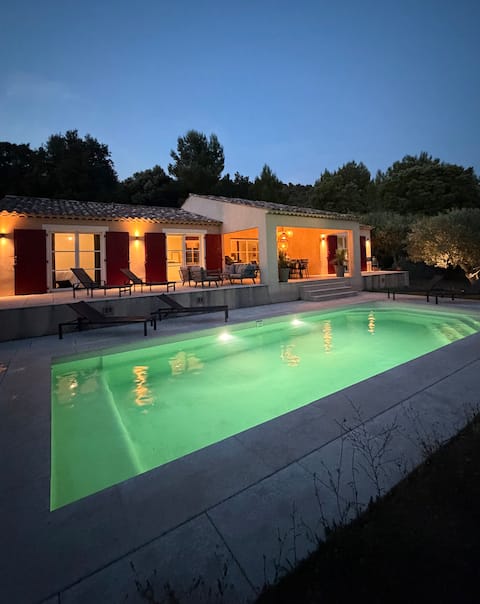 A Modern Pool Villa in the Heart of Provence