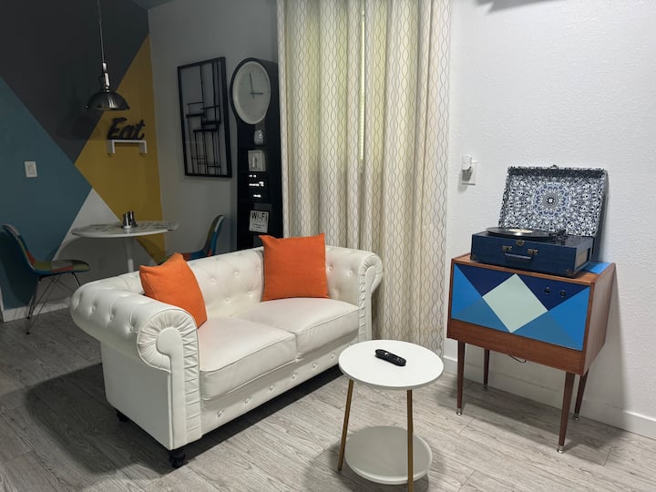 St.pete Modern Retro Oasis - Saint Petersburg, FL